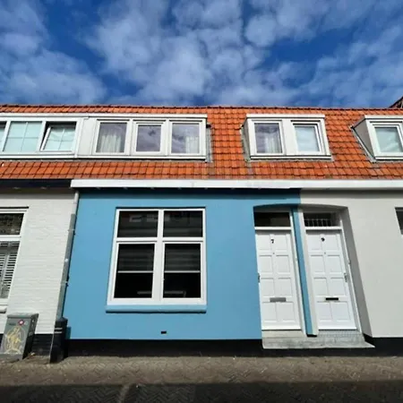 Beachhouse Apartment *